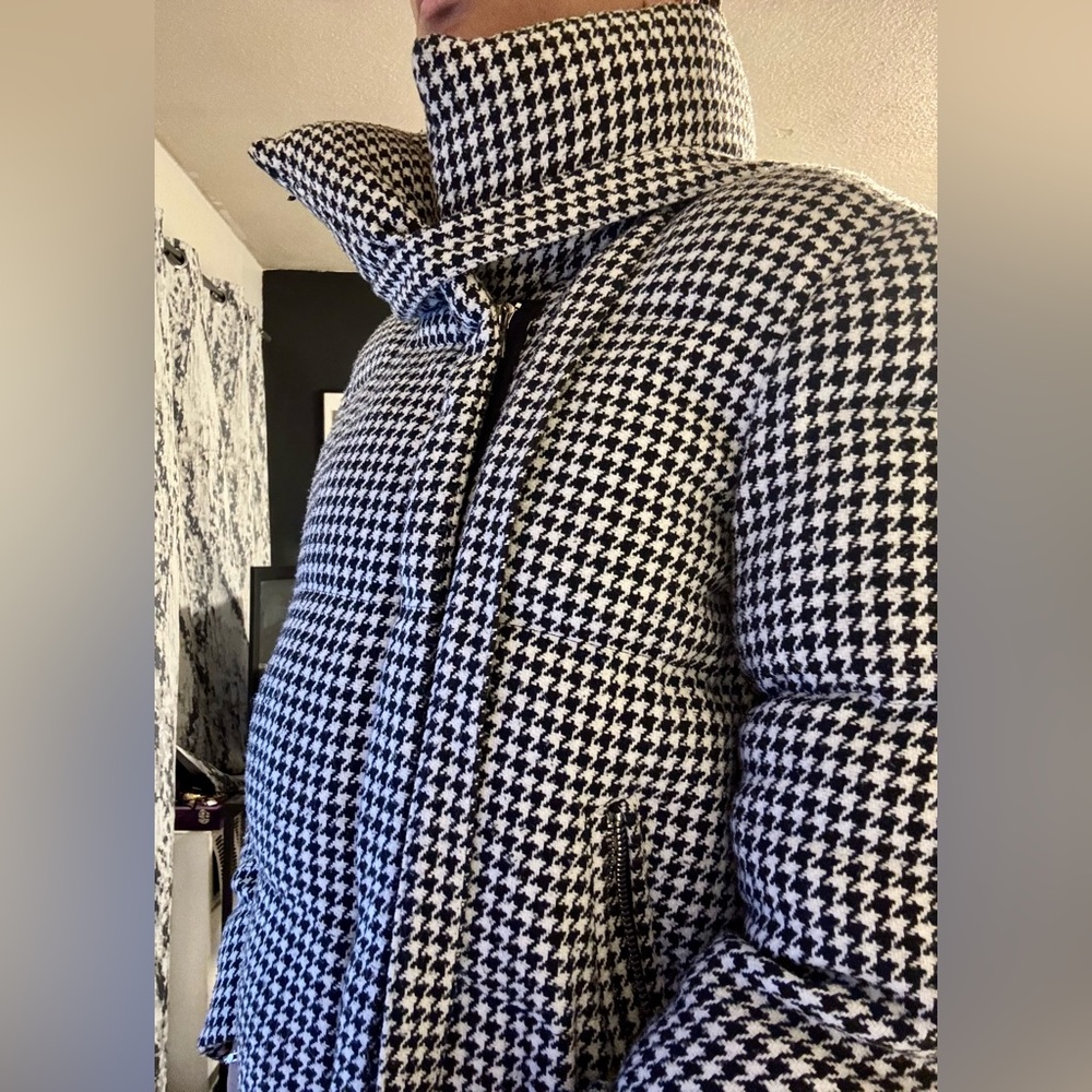 Walter Baker Black and White Puffer Jacket w/ funnel neck collar. - Picture 4 of 8